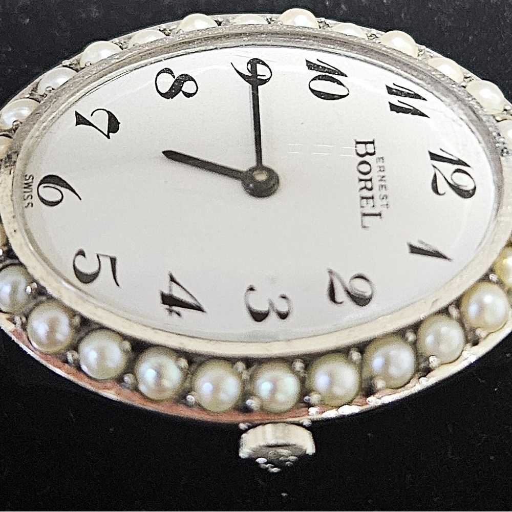 Ernest Borel, mechanical women’s watch, oval face, pearl like around the bezel.